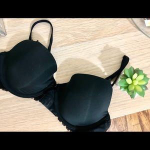 32 D Black bra